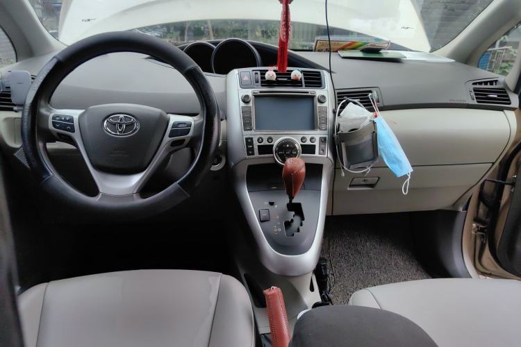 Used Toyota Verso 2014 Starlight 180G CVT Deluxe Multi-Function Edition Center Console