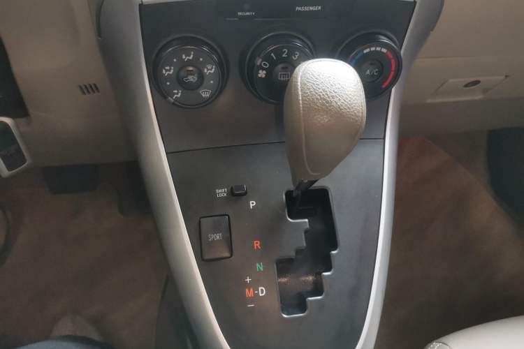 Used Toyota Verso 2014 Starlight 180E CVT Elite Edition Gear Lever