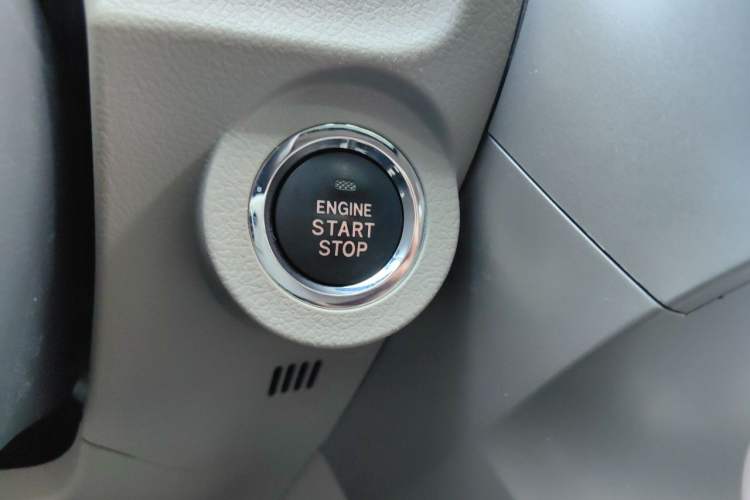 Used Toyota Verso 2014 Starlight 180G CVT Deluxe Multi-Function Edition Vehicle Key