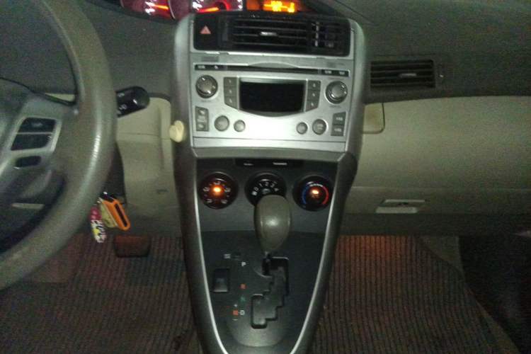 Used Toyota Verso 2015 180E CVT Crossover Edition Audio And AC Panel