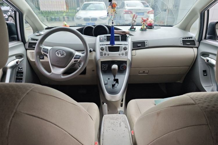 Used Toyota Verso 2015 180E CVT Crossover Edition Center Console
