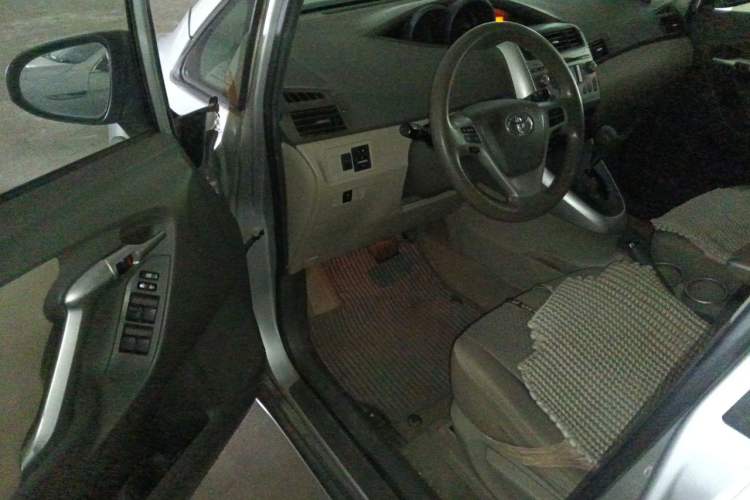 Used Toyota Verso 2015 180E CVT Crossover Edition Driver Seat