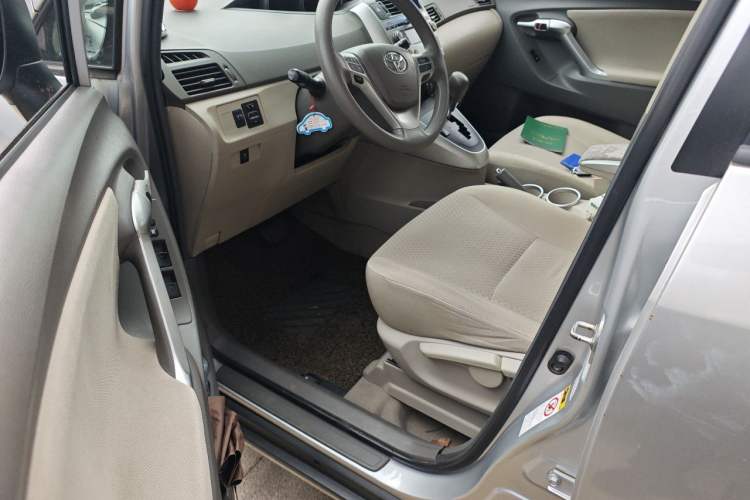 Used Toyota Verso 2015 180E CVT Crossover Edition Driver Seat