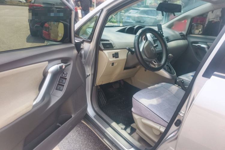 Used Toyota Verso 2015 180E CVT Crossover Edition Driver Seat
