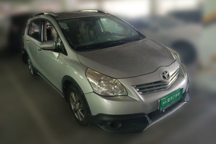 Used Toyota Verso 2015 180E CVT Crossover Edition Front Right 45 Deg
