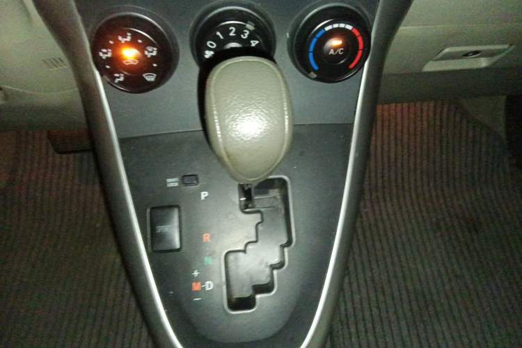 Used Toyota Verso 2015 180E CVT Crossover Edition Gear Lever