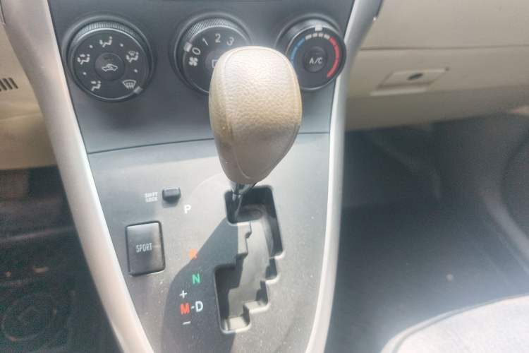 Used Toyota Verso 2015 180E CVT Crossover Edition Gear Lever