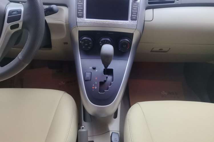 Used Toyota Verso 2015 180E CVT Crossover Edition Gear Lever