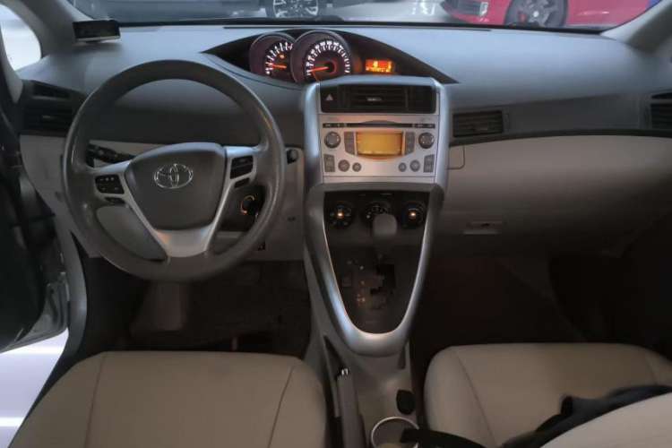 Used Toyota Verso 2015 180E CVT Crossover Edition Interior 1