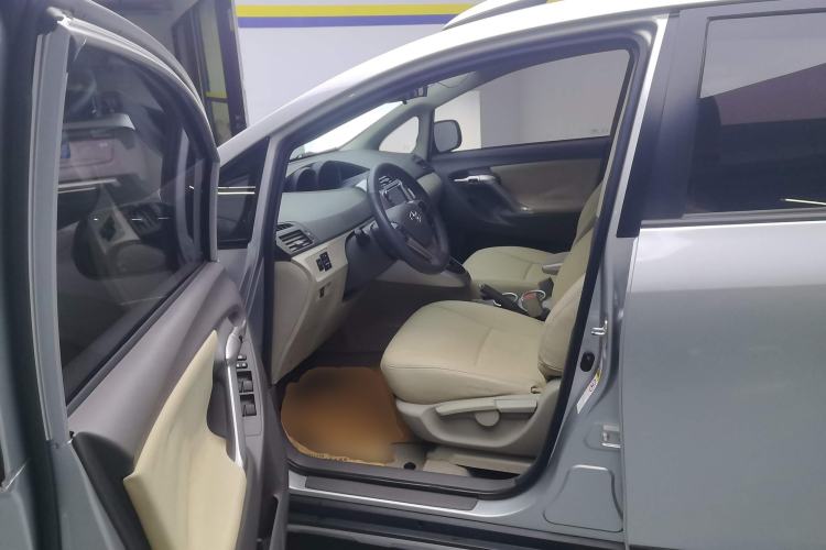 Used Toyota Verso 2015 180E CVT Crossover Edition Left Front Seat