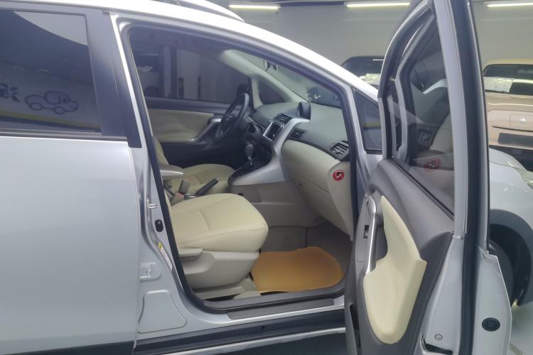 Used Toyota Verso 2015 180E CVT Crossover Edition Right Front Seat