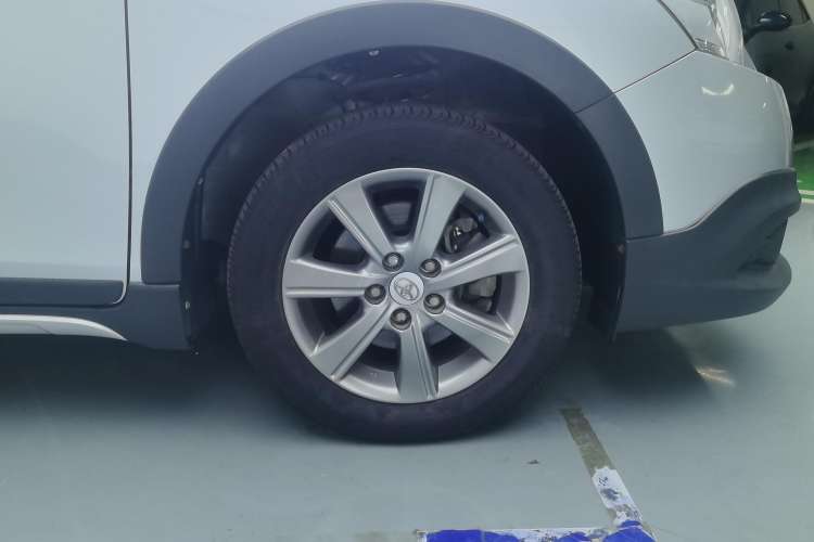Used Toyota Verso 2015 180E CVT Crossover Edition Right Front Wheel Hub