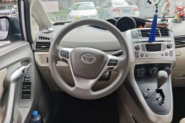Used Toyota Verso 2015 180E CVT Crossover Edition Steering Wheel