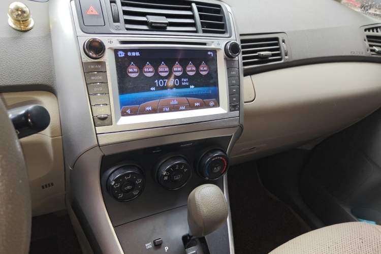 Used Toyota Verso 2015 180E CVT Crossover Edition Audio And AC Panel