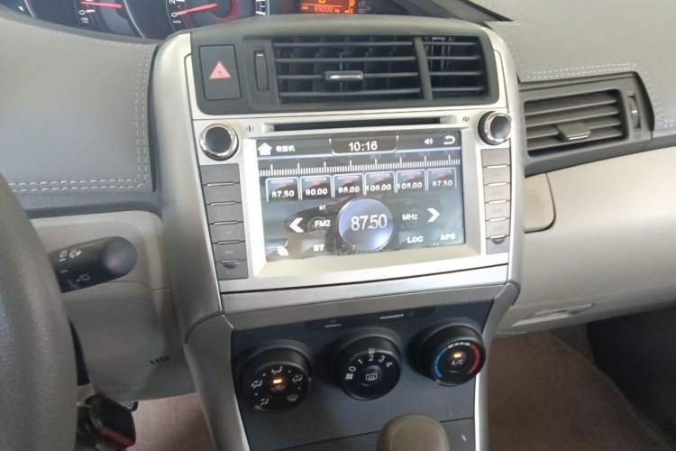 Used Toyota Verso 2015 180E CVT Crossover Edition Audio And AC Panel