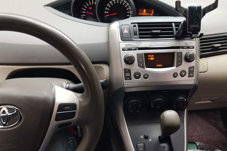 Used Toyota Verso 2015 180E CVT Crossover Edition Audio And AC Panel