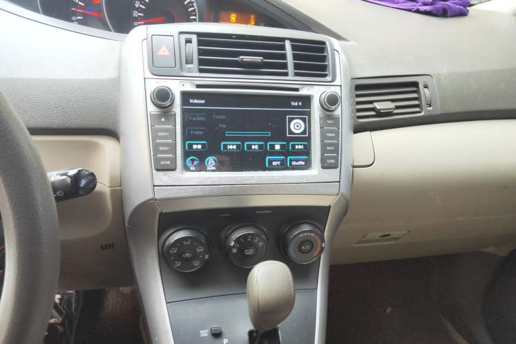 Used Toyota Verso 2015 180E CVT Crossover Edition Audio And AC Panel