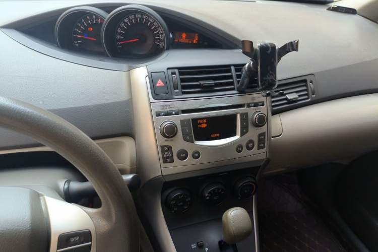 Used Toyota Verso 2015 180E CVT Crossover Edition Audio And AC Panel