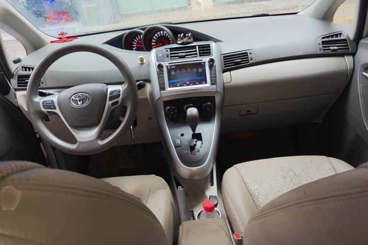 Used Toyota Verso 2015 180E CVT Crossover Edition Center Console