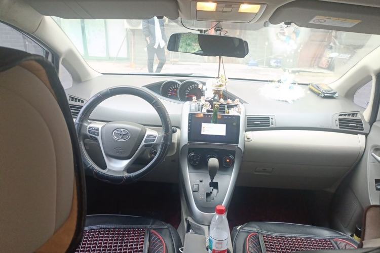 Used Toyota Verso 2015 180E CVT Crossover Edition Center Console