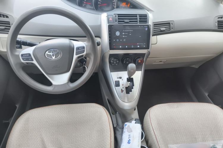 Used Toyota Verso 2015 180E CVT Crossover Edition Center Console