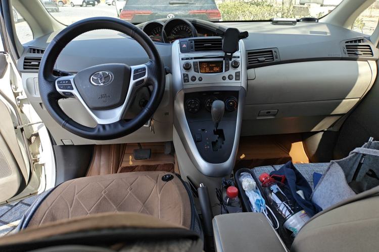 Used Toyota Verso 2015 180E CVT Crossover Edition Center Console