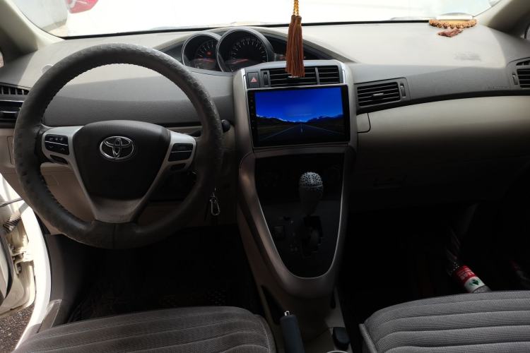 Used Toyota Verso 2015 180E CVT Crossover Edition Center Console