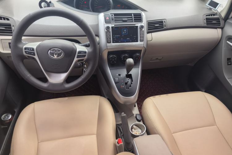 Used Toyota Verso 2015 180E CVT Crossover Edition Center Console