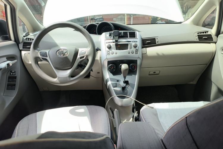 Used Toyota Verso 2015 180E CVT Crossover Edition Center Console