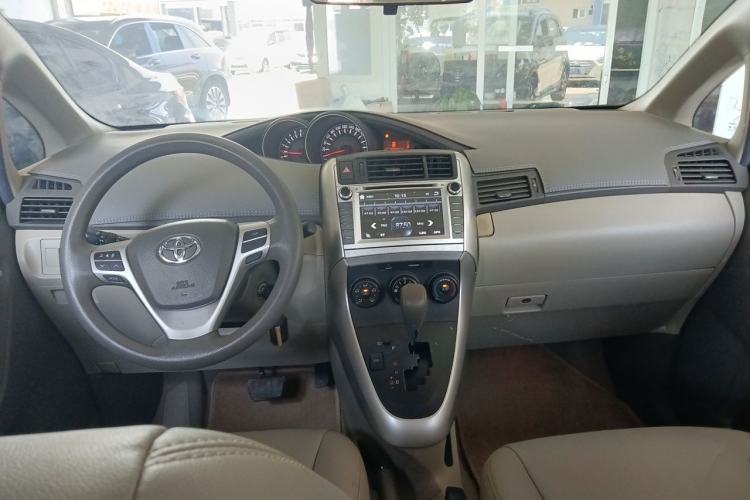 Used Toyota Verso 2015 180E CVT Crossover Edition Center Console