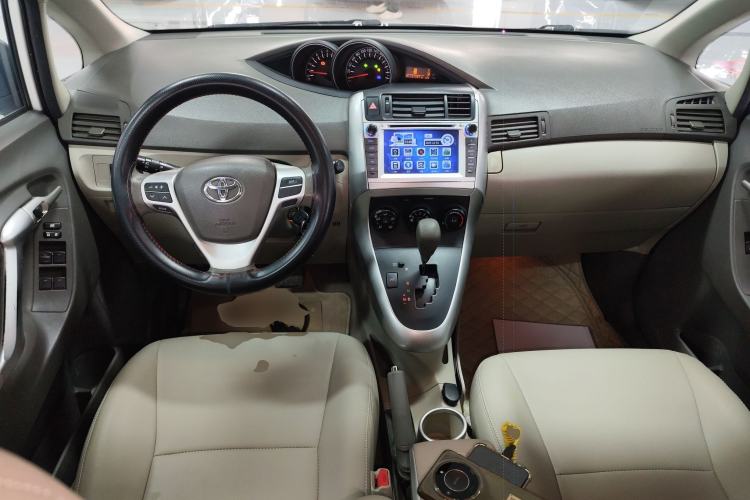 Used Toyota Verso 2015 180E CVT Crossover Edition Center Console