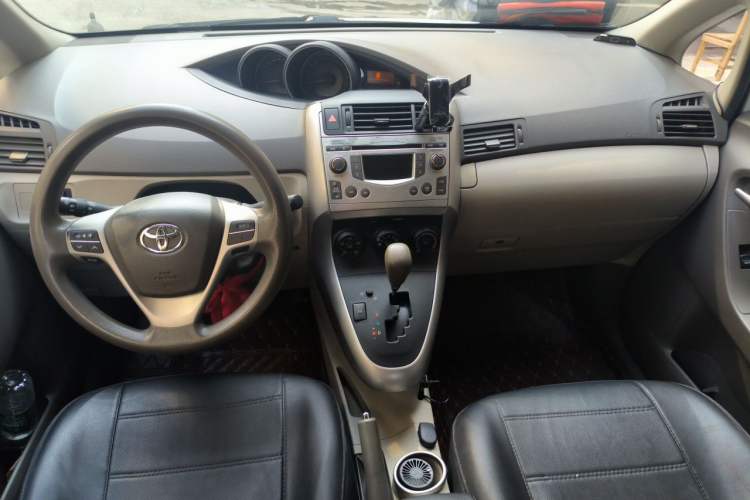 Used Toyota Verso 2015 180E CVT Crossover Edition Center Console