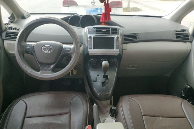 Used Toyota Verso 2015 180E CVT Crossover Edition Center Console