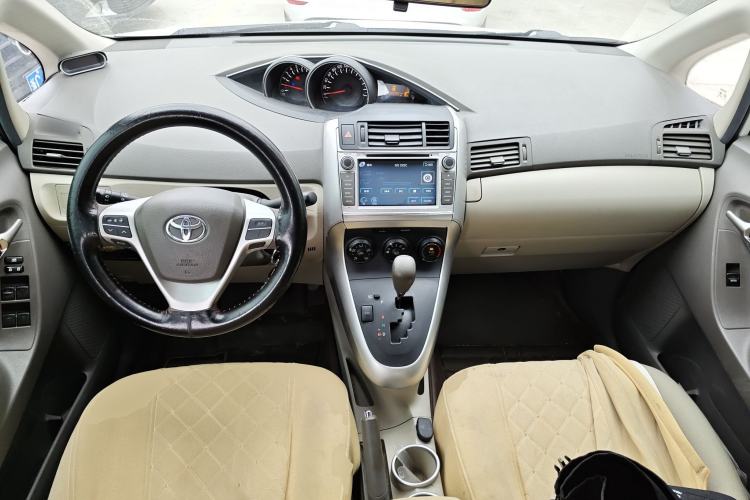 Used Toyota Verso 2015 180E CVT Crossover Edition Center Console