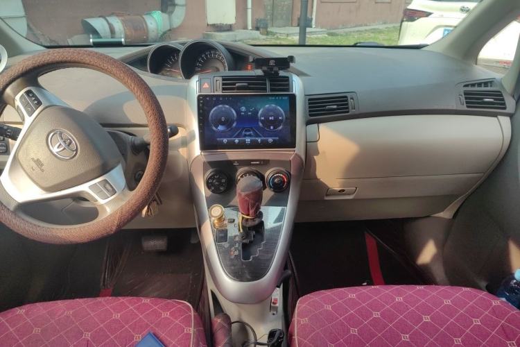 Used Toyota Verso 2015 180E CVT Crossover Edition Center Console