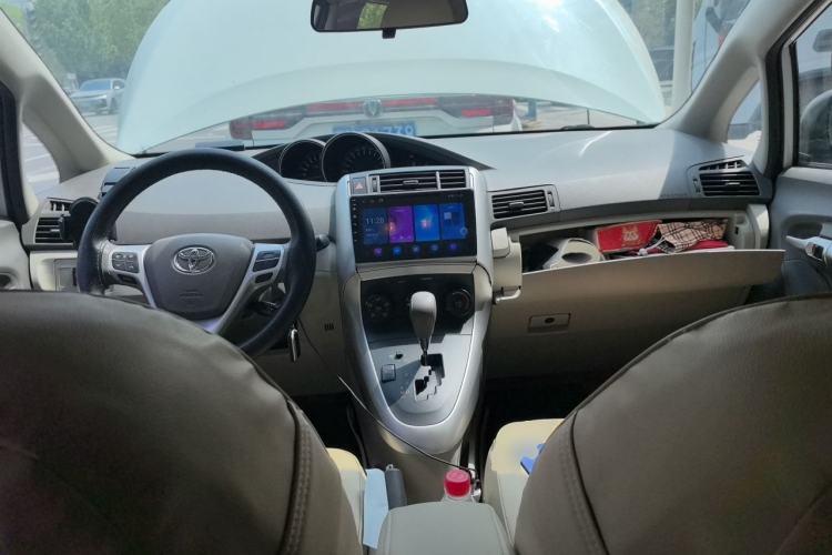 Used Toyota Verso 2015 180E CVT Crossover Edition Center Console