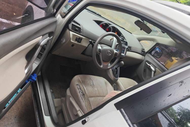 Used Toyota Verso 2015 180E CVT Crossover Edition Driver Seat