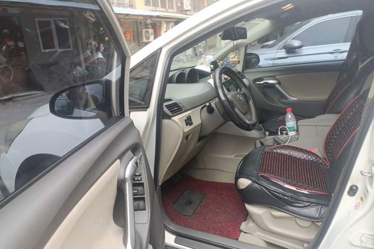 Used Toyota Verso 2015 180E CVT Crossover Edition Driver Seat
