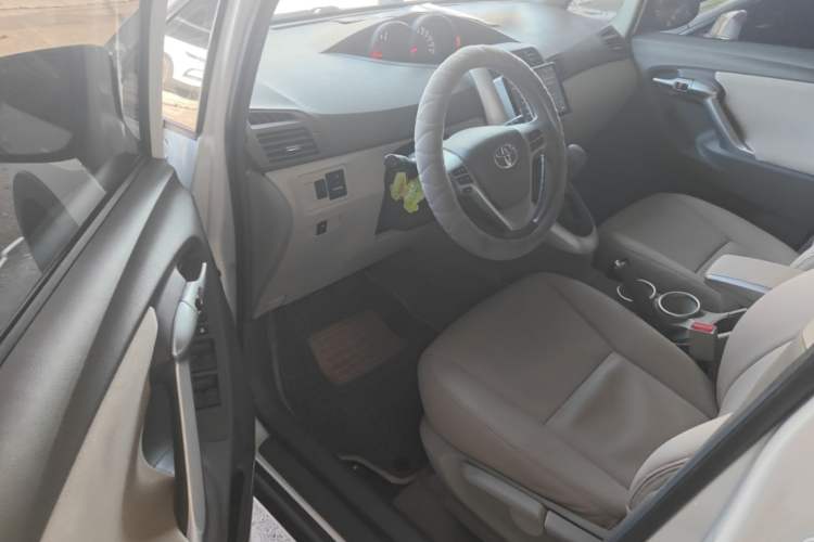 Used Toyota Verso 2015 180E CVT Crossover Edition Driver Seat