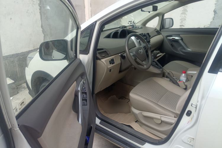 Used Toyota Verso 2015 180E CVT Crossover Edition Driver Seat