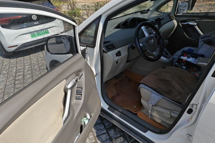 Used Toyota Verso 2015 180E CVT Crossover Edition Driver Seat