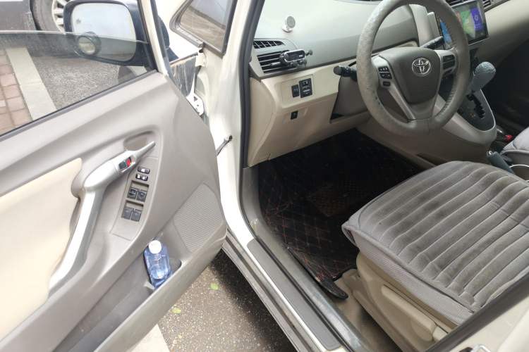 Used Toyota Verso 2015 180E CVT Crossover Edition Driver Seat
