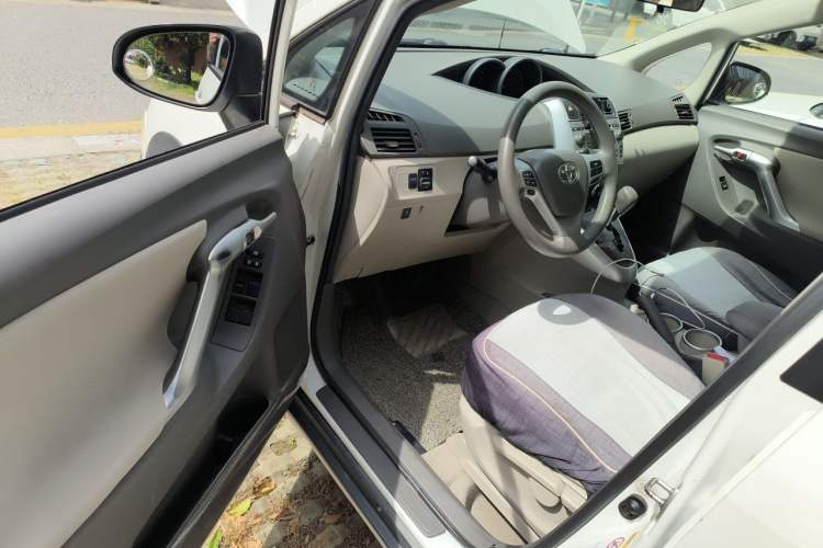 Used Toyota Verso 2015 180E CVT Crossover Edition Driver Seat