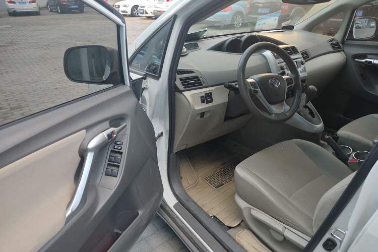 Used Toyota Verso 2015 180E CVT Crossover Edition Driver Seat