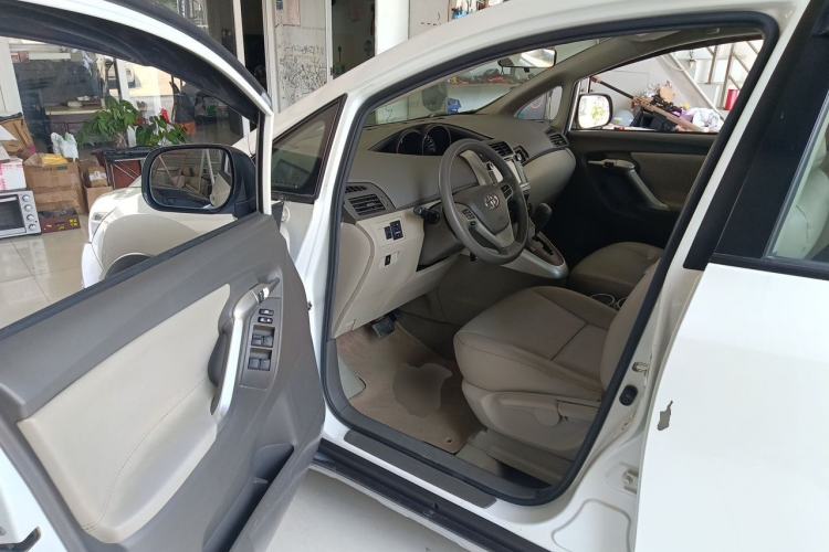 Used Toyota Verso 2015 180E CVT Crossover Edition Driver Seat