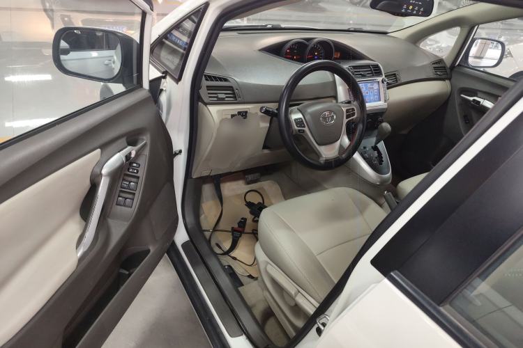 Used Toyota Verso 2015 180E CVT Crossover Edition Driver Seat