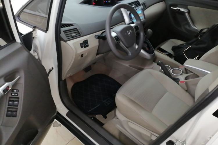Used Toyota Verso 2015 180E CVT Crossover Edition Driver Seat