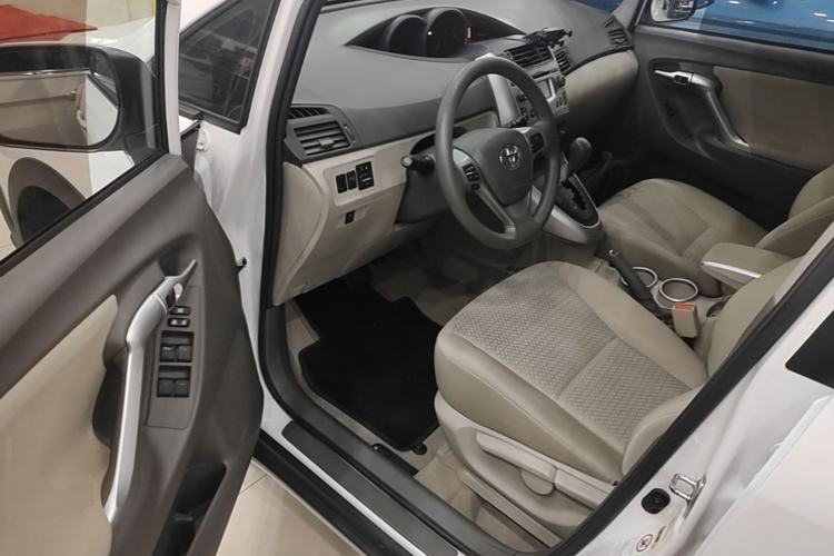 Used Toyota Verso 2015 180E CVT Crossover Edition Driver Seat