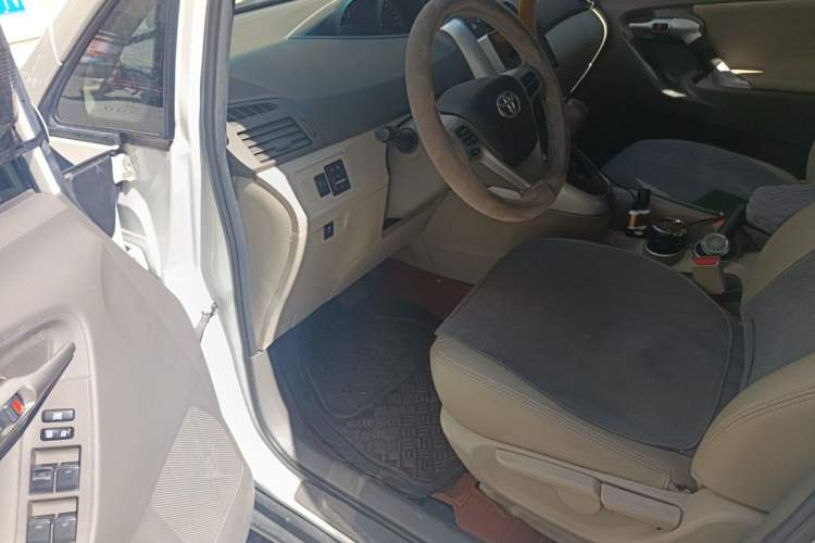 Used Toyota Verso 2015 180E CVT Crossover Edition Driver Seat