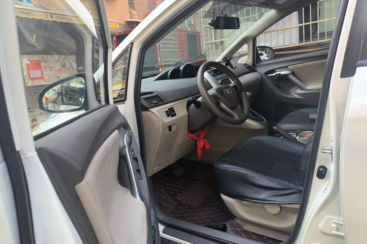 Used Toyota Verso 2015 180E CVT Crossover Edition Driver Seat